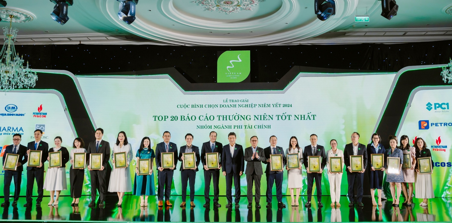 Trao chứng nhận cho các doanh nghiệp đạt giải Báo cáo thường niên tốt nhất 2024 Trao chứng nhận cho các doanh nghiệp đạt giải Báo cáo thường niên tốt nhất 2024