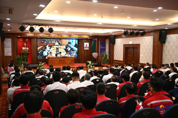 Hội nghị được kết nối trực tuyến với Tổng công ty và được sự quan tâm, đánh giá, chỉ đạo của Phó Tổng Giám đốc Ngô Văn Chiến, UVBCH Đảng ủy, Phó Tổng Giám đốc Tổng Công ty và các Ban chuyên môn. Hội nghị được kết nối trực tuyến với Tổng công ty và được sự quan tâm, đánh giá, chỉ đạo của Phó Tổng Giám đốc Ngô Văn Chiến, UVBCH Đảng ủy, Phó Tổng Giám đốc Tổng Công ty và các Ban chuyên môn.
