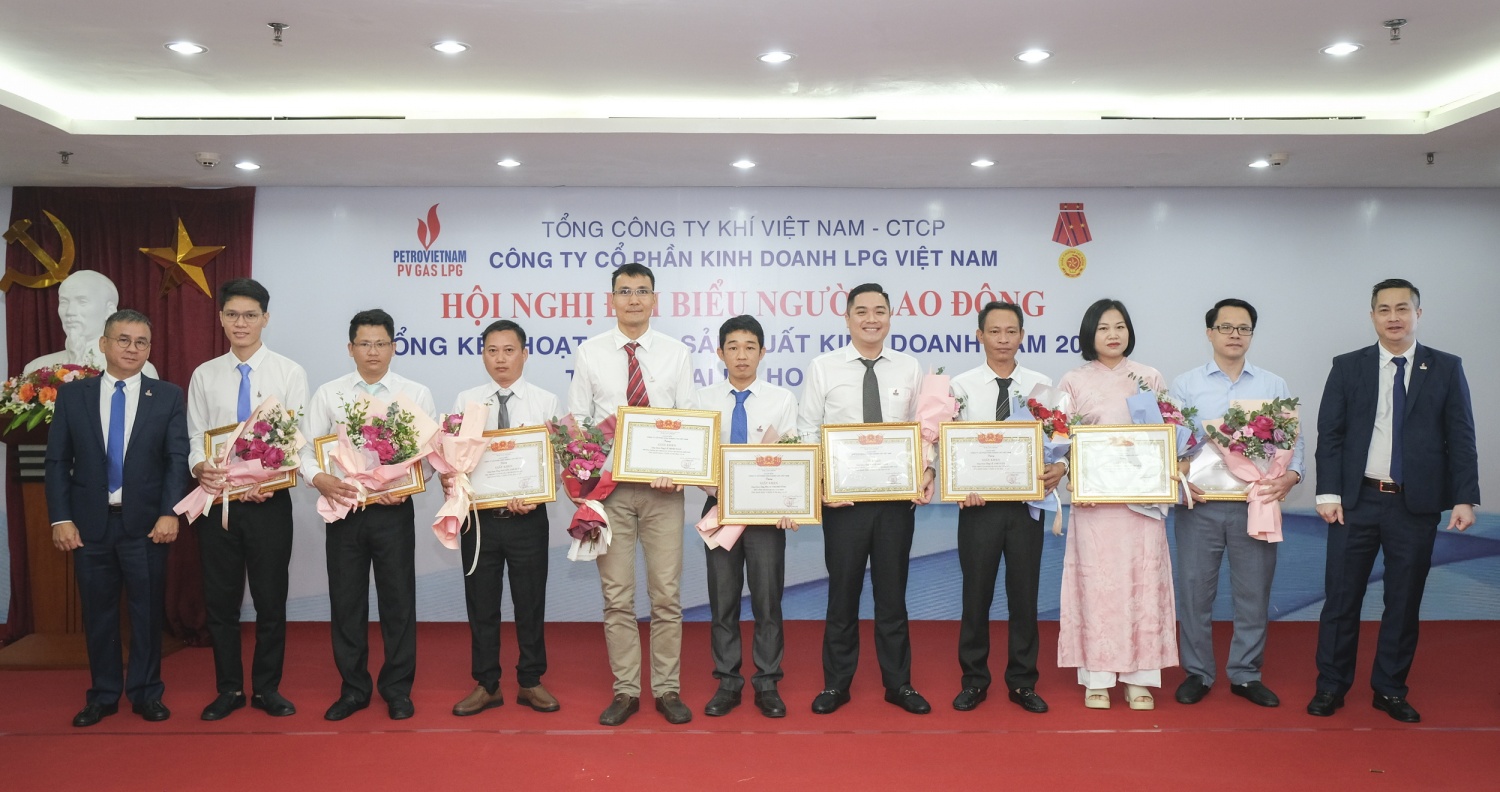 Khen thưởng các điển hình lao động năm 2024 Khen thưởng các điển hình lao động năm 2024