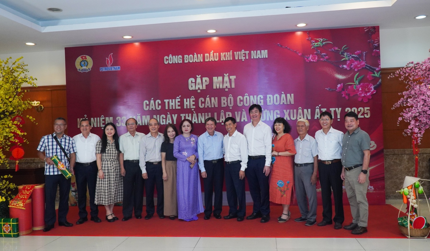 Kỷ niệm 33 năm Ngày thành lập CĐ DKVN: Cuộc gặp mặt xúc động và ý nghĩa của các thế hệ cán bộ công đoàn Kỷ niệm 33 năm Ngày thành lập CĐ DKVN: Cuộc gặp mặt xúc động và ý nghĩa của các thế hệ cán bộ công đoàn