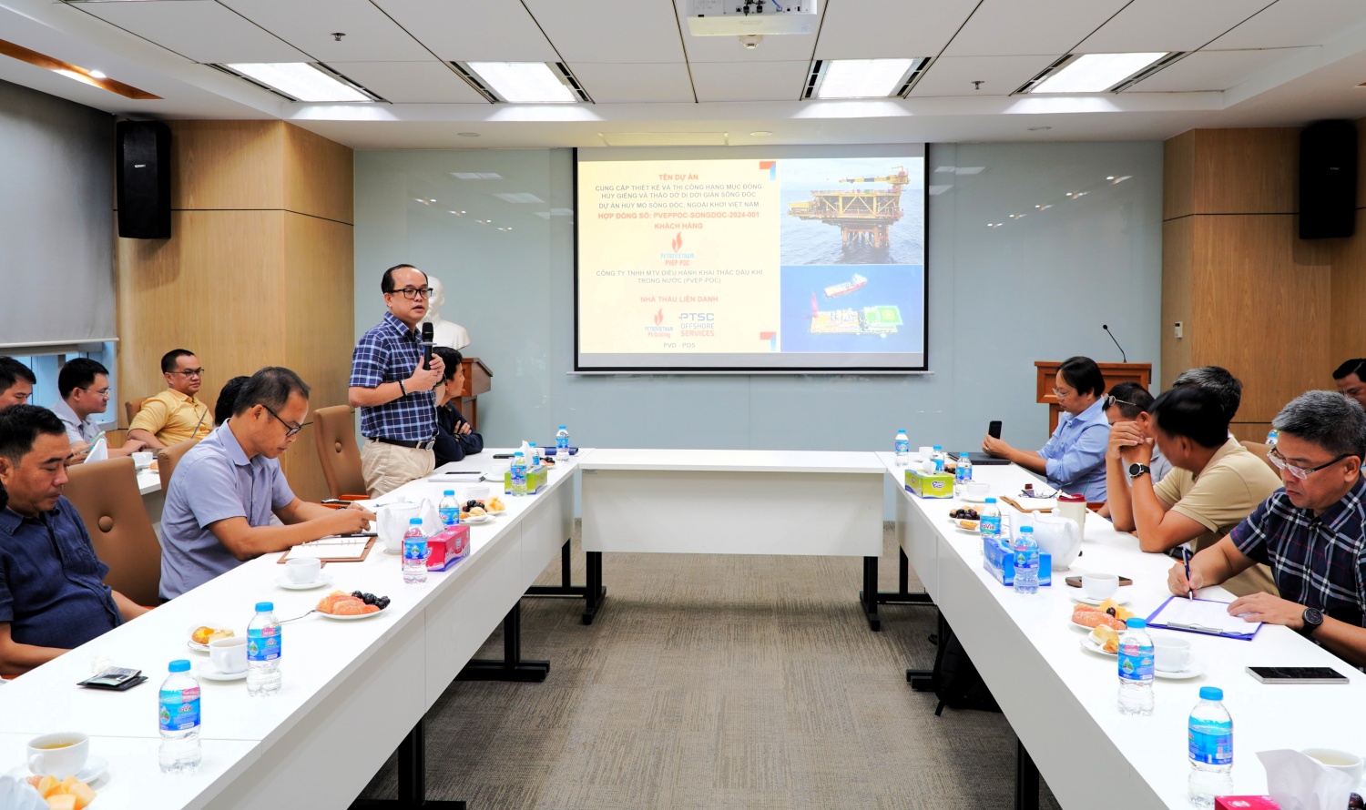 Phó Tổng giám đốc PV Drilling Đinh Quang Nhựt phát biểu tại Lễ Kick-off Liên danh PVD – POS và PVEP-POC thực hiện Lễ Kick-off dự án hủy mỏ Sông Đốc