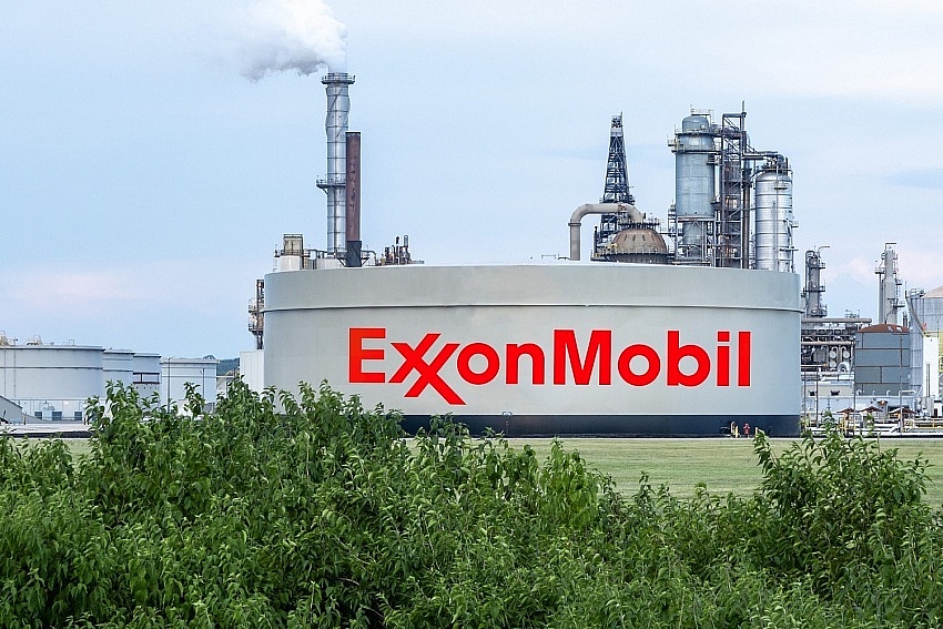 Exxon tăng chi tiêu vốn bất chấp dư cung dầu trên toàn thế giới đang gia tăng Exxon tăng chi tiêu vốn bất chấp dư cung dầu trên toàn thế giới đang gia tăng