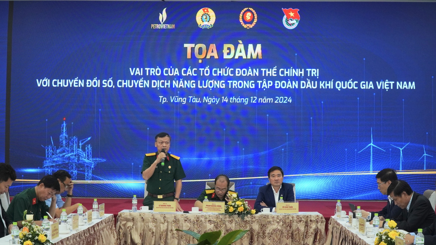 Vững vàng bản lĩnh “Bộ đội Cụ Hồ” trên mặt trận Dầu khí Vững vàng bản lĩnh “Bộ đội Cụ Hồ” trên mặt trận Dầu khí