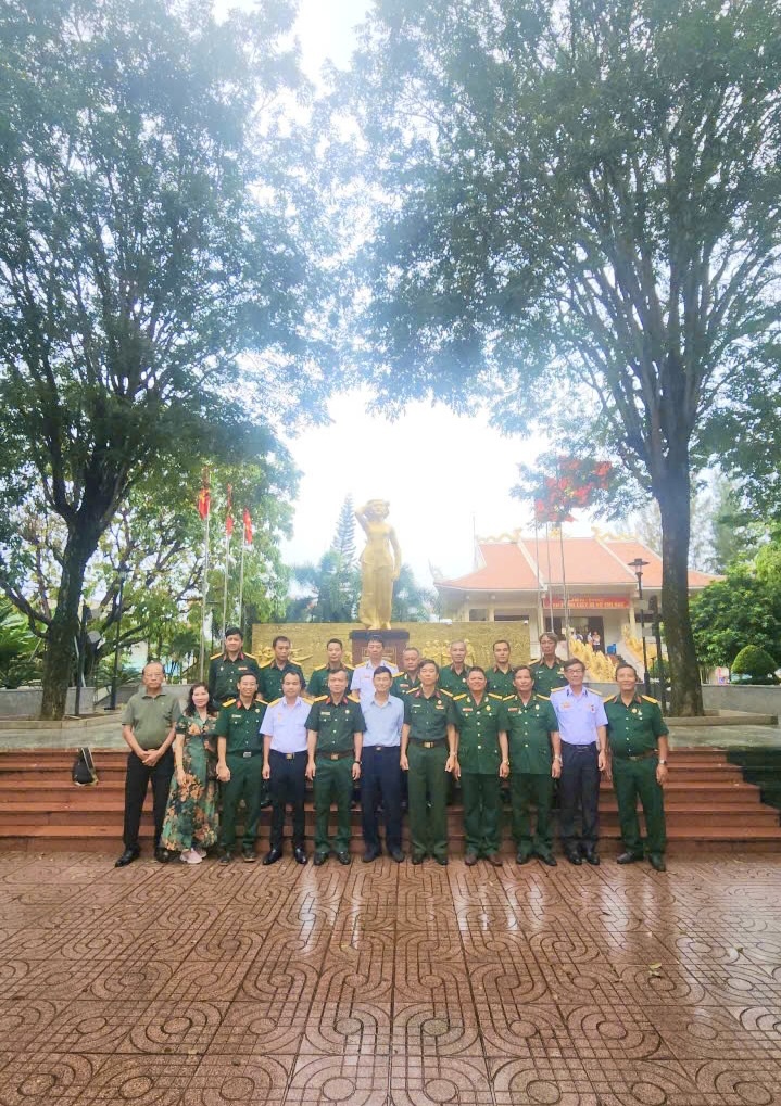 Hội CCB Tập đoàn Dầu khí Quốc gia Việt Nam dâng hương tượng đài Võ Thị Sáu Hội Cựu chiến binh Tập đoàn Dầu khí Quốc gia Việt Nam dâng hương tại tượng đài Võ Thị Sáu