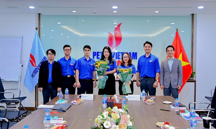 Chi đoàn PQPOC: Trí tuệ, bản lĩnh, tự tin trở thành thế hệ kế cận của Người đi tìm lửa Chi đoàn PQPOC: Trí tuệ, bản lĩnh, tự tin trở thành thế hệ kế cận của “những người đi tìm lửa”