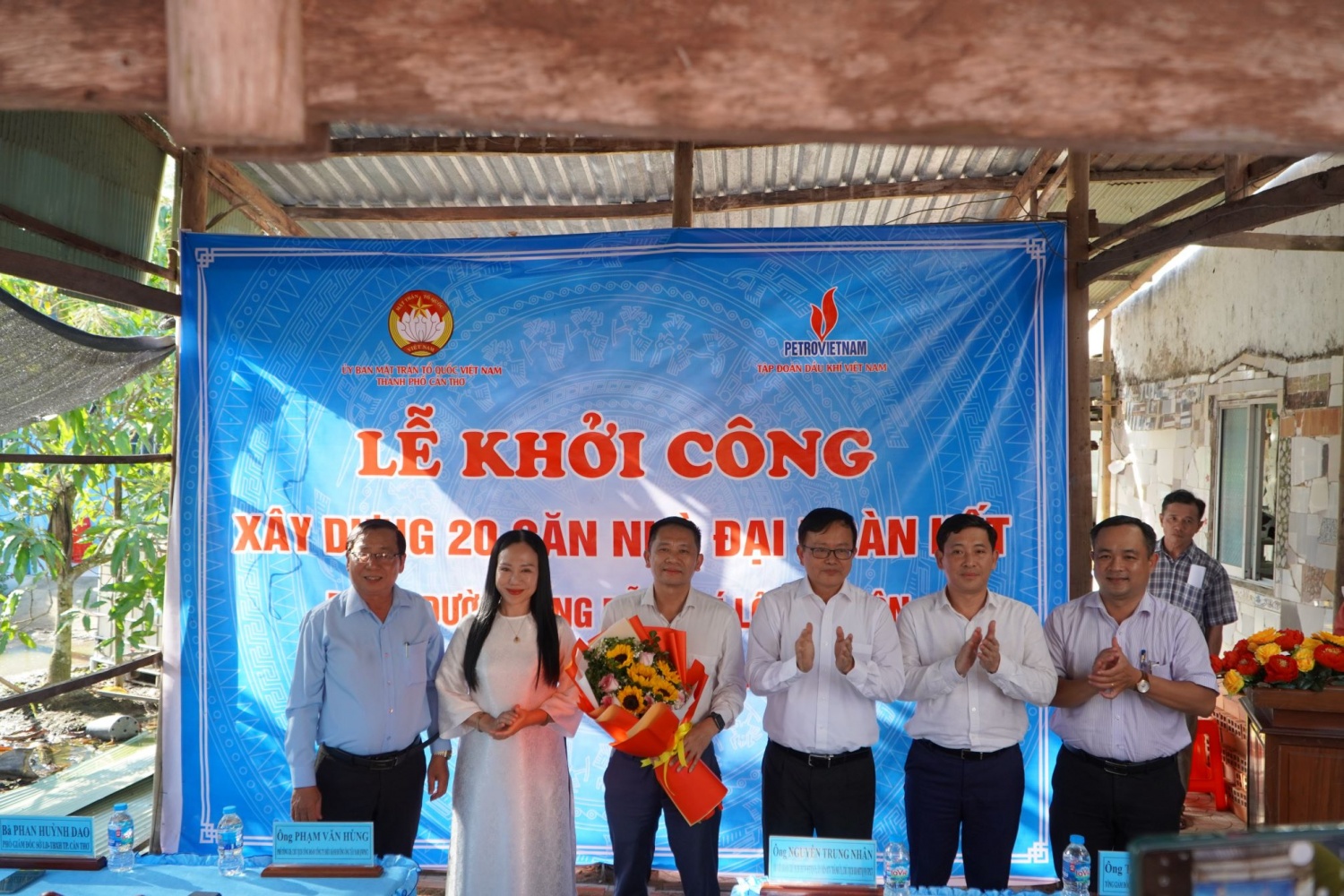 Khởi công 120 căn nhà Đại đoàn kết vùng Tây Nam Bộ: Ấm áp nghĩa tình Dầu khí Khởi công 120 căn nhà Đại đoàn kết vùng Tây Nam Bộ: Ấm áp nghĩa tình dầu khí
