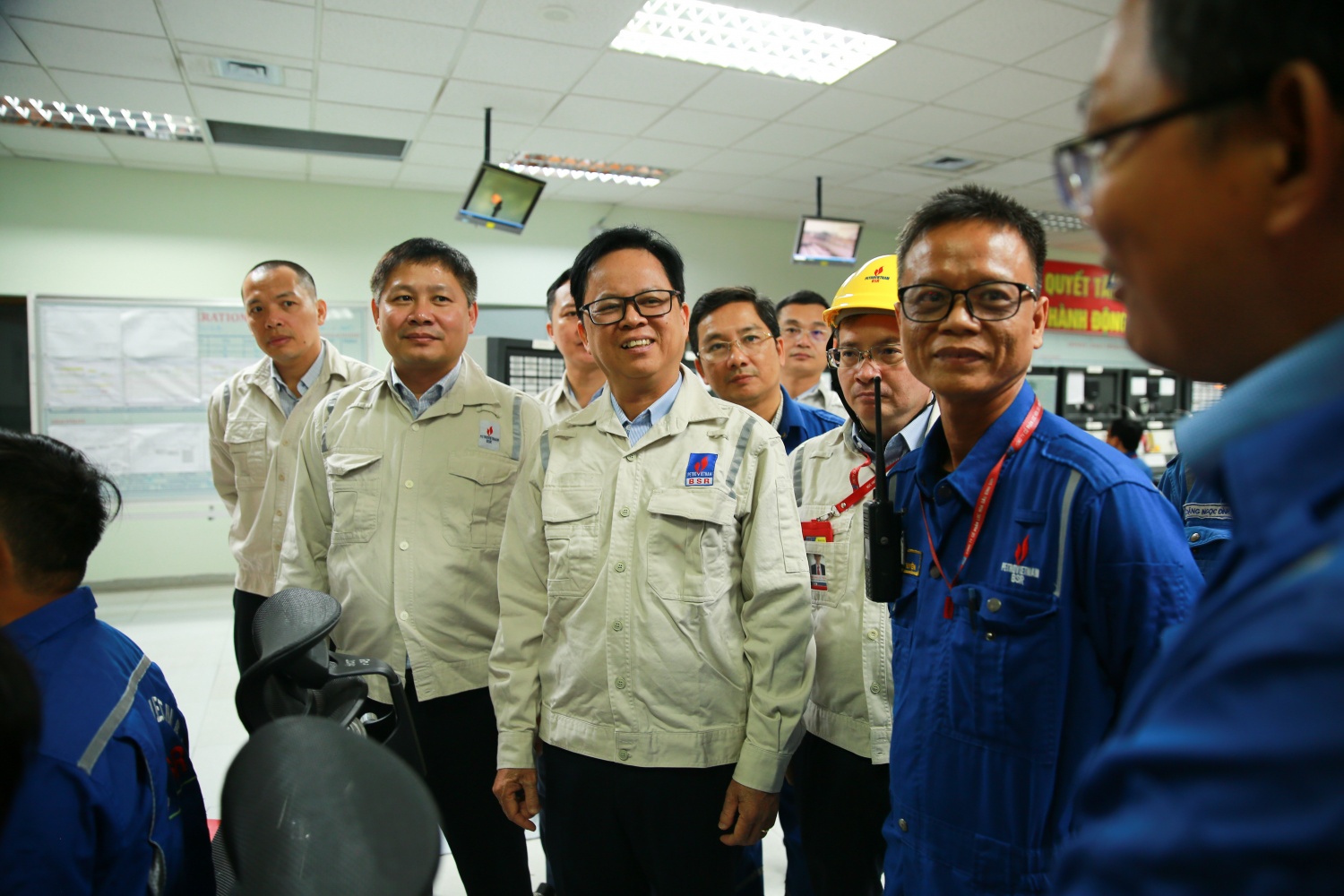 Ban lãnh đạo BSR kịp thời chỉ đạo triển khai hiệu quả nhiều giải pháp linh hoạt, quán trị biến động giúp vượt qua những thách thức trong hoạt động sản xuất kinh doanh của BSR. Ban lãnh đạo BSR kịp thời chỉ đạo triển khai hiệu quả nhiều giải pháp linh hoạt, quán trị biến động giúp vượt qua những thách thức trong hoạt động sản xuất kinh doanh của BSR.