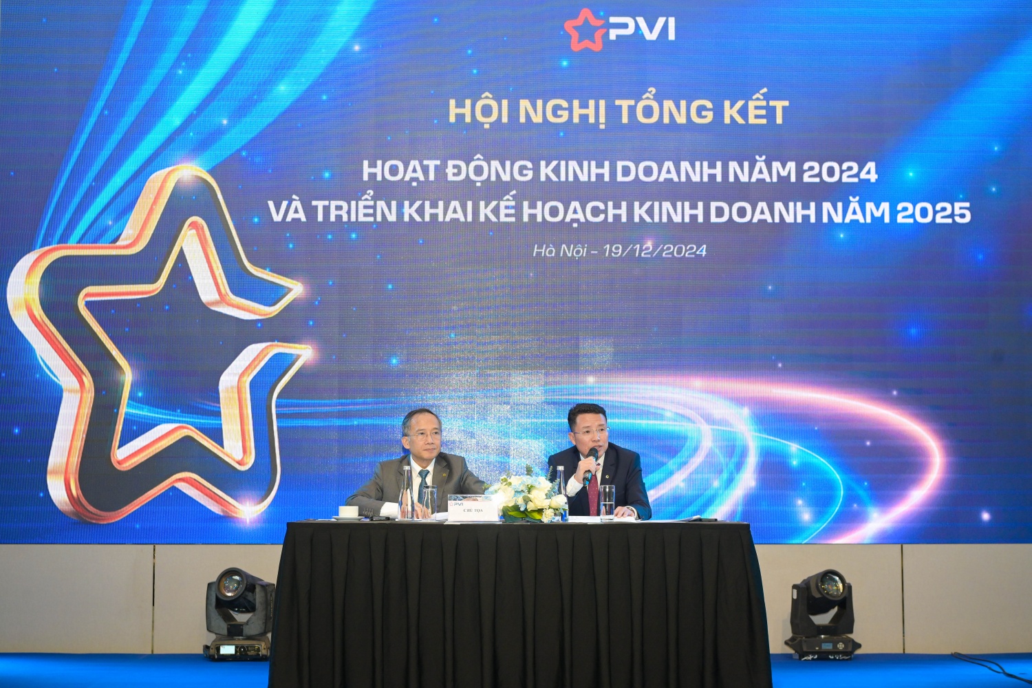 Đoàn Chủ tịch điều hành Hội nghị PVI: Doanh thu hợp nhất năm 2024 ước đạt 21.478 tỷ đồng, hoàn thành 123% kế hoạch năm