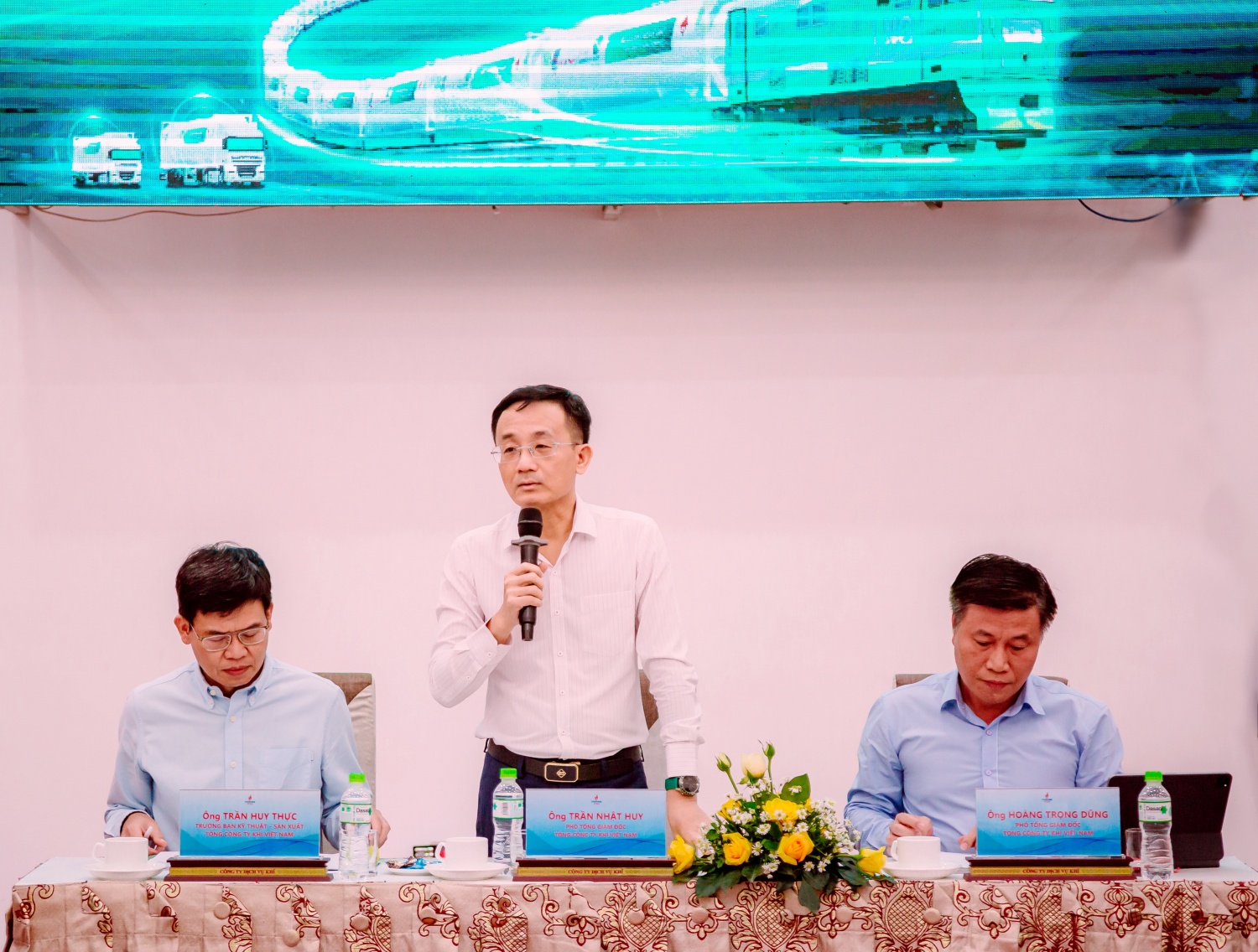 Ông Trần Nhật Huy – Phó Tổng Giám đốc PV GAS phát biểu tại Hội thảo Ông Trần Nhật Huy – Phó Tổng Giám đốc PV GAS phát biểu tại Hội thảo