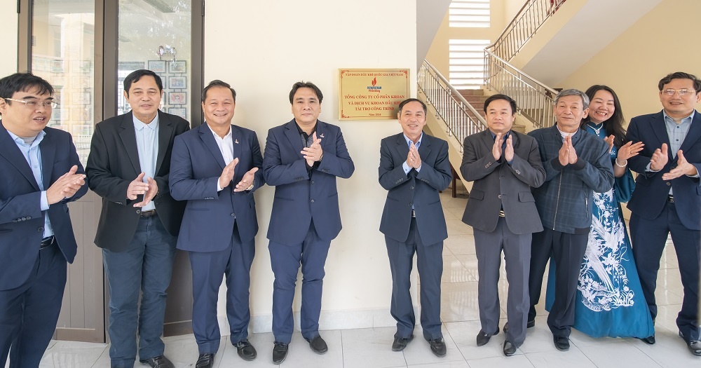 PV Drilling gắn biển tài trợ công trình Trường Tiểu học Hải Anh, Hải Hậu, Nam Định PV Drilling gắn biển tài trợ công trình Trường Tiểu học Hải Anh, Hải Hậu, Nam Định