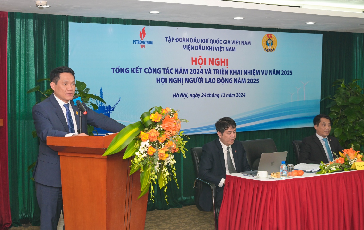 Đồng chí Phan Minh Quốc Bình - Phó Viện trưởng phụ trách VPI báo cáo tại Hội nghị Đồng chí Phan Minh Quốc Bình - Phó Viện trưởng phụ trách VPI báo cáo tại Hội nghị