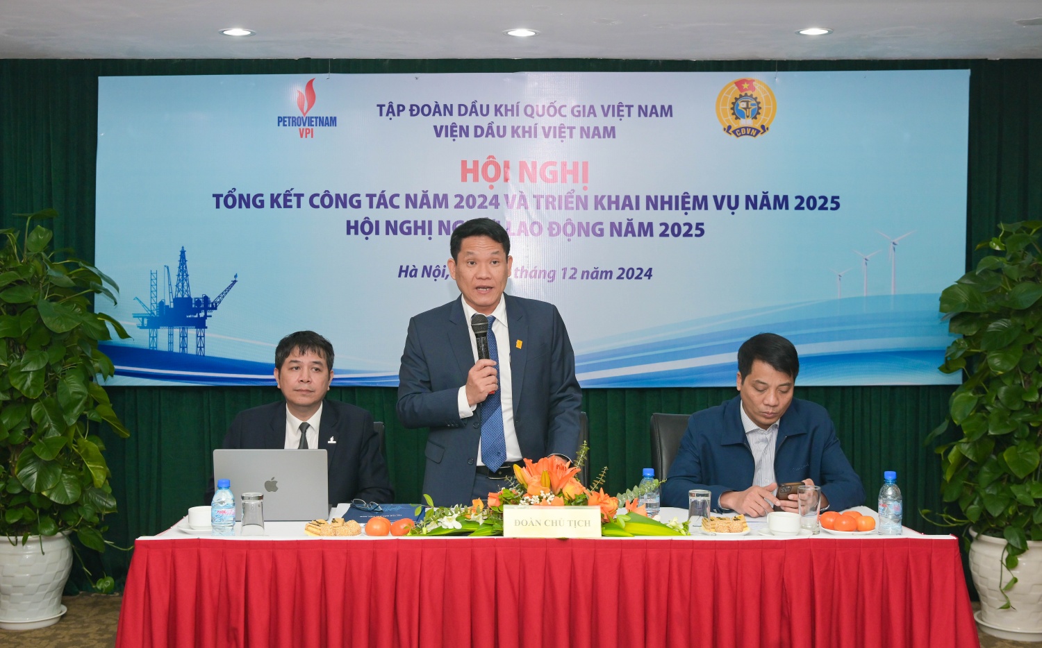 Phó Viện trưởng VPI Phan Minh Quốc Bình trả lời các kiến nghị của NLĐ VPI Phó Viện trưởng VPI Phan Minh Quốc Bình trả lời các kiến nghị của NLĐ VPI
