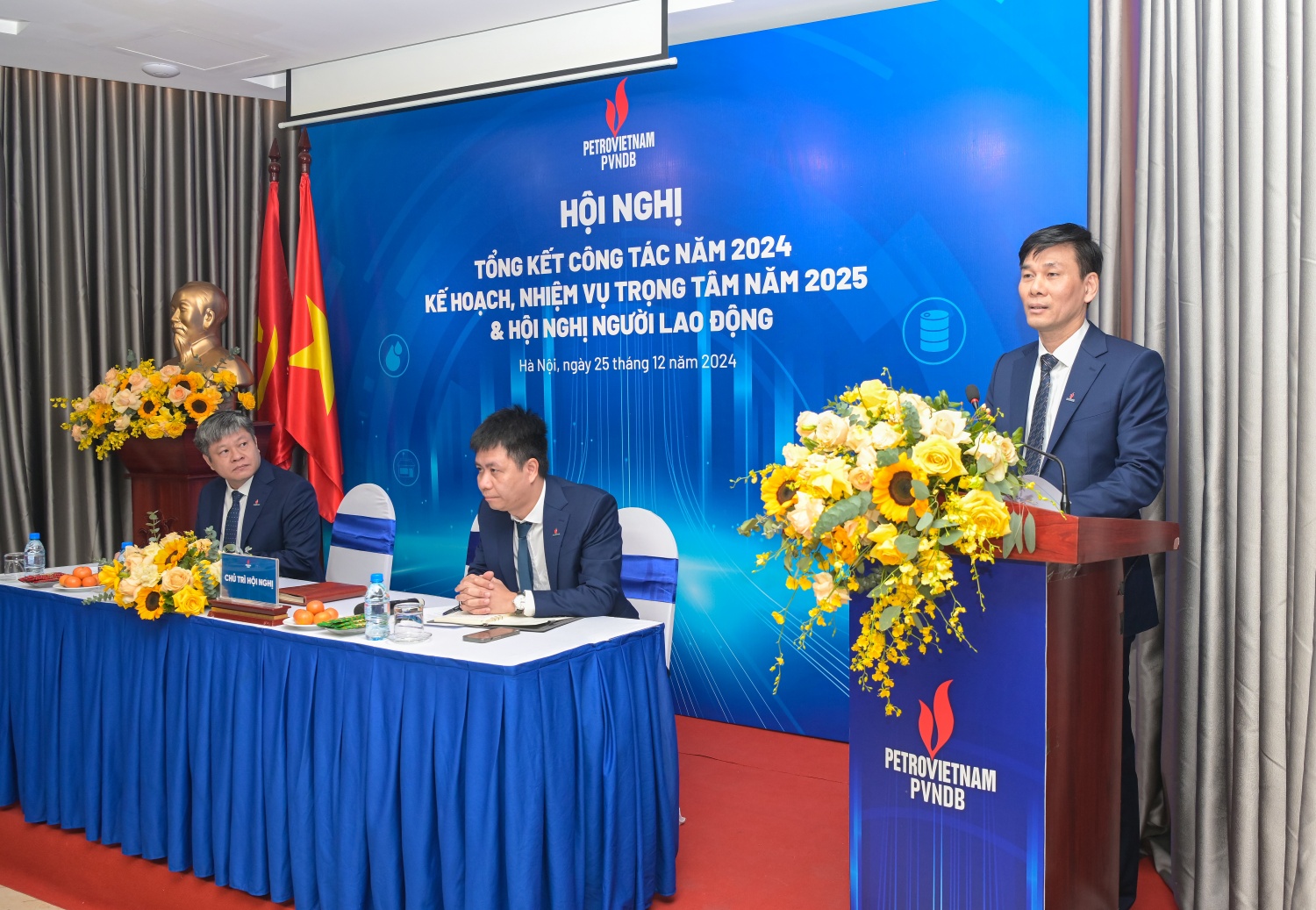 Ông Nguyễn Duyên Cường – Bí thư Chi bộ, Giám đốc PVNDB báo cáo tại Hội nghị Ông Nguyễn Duyên Cường – Bí thư Chi bộ, Giám đốc PVNDB báo cáo tại Hội nghị