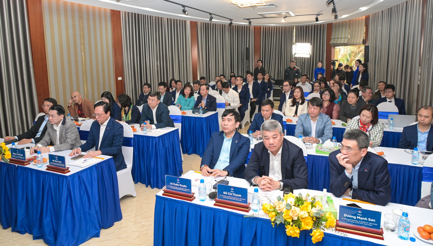Các đại biểu tham dự Hội nghị Các đại biểu tham dự Hội nghị