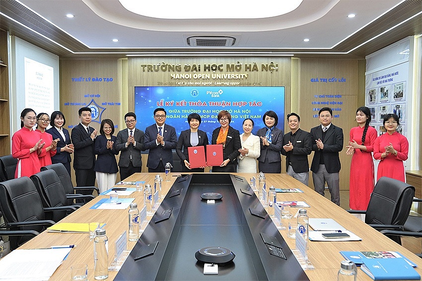 PVcomBank ký kết thỏa thuận hợp tác toàn diện với Trường Đại học Mở Hà Nội và Trường Đại học Tôn Đức Thắng PVcomBank ký kết thỏa thuận hợp tác toàn diện với Trường Đại học Mở Hà Nội và Trường Đại học Tôn Đức Thắng