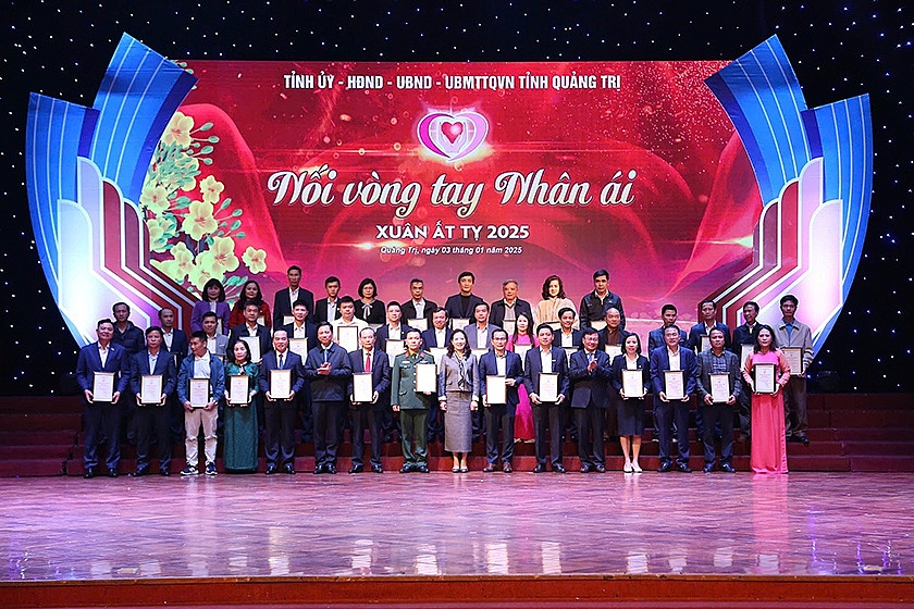 PVcomBank đóng góp 10 tỷ đồng hỗ trợ “Xóa nhà tạm, nhà dột nát” cho tỉnh Quảng Trị PVcomBank đóng góp 10 tỷ đồng hỗ trợ “Xóa nhà tạm, nhà dột nát” cho tỉnh Quảng Trị