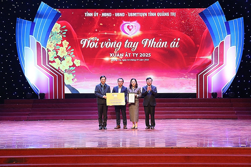PVcomBank đóng góp 10 tỷ đồng hỗ trợ “Xóa nhà tạm, nhà dột nát” cho tỉnh Quảng Trị PVcomBank đóng góp 10 tỷ đồng hỗ trợ “Xóa nhà tạm, nhà dột nát” cho tỉnh Quảng Trị