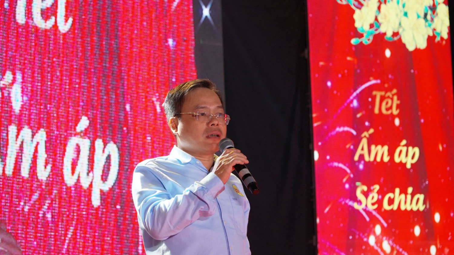 Đồng chí Nguyễn Anh Minh - Phó Bí thư Đảng ủy, Thành viên HĐTV, Tổng Giám đốc DQS Mang “Xuân Nghĩa tình Dầu khí - Tết ấm áp, sẻ chia” đến với người lao động DQS