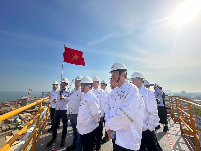 Chùm ảnh: Thứ trưởng Bộ Công Thương Trương Thanh Hoài tham quan Trung tâm công nghiệp năng lượng và hậu cần kỹ thuật PTSC/Petrovietnam Thứ trưởng Bộ Công Thương Trương Thanh Hoài thăm khu chế tạo chân đế điện gió ngoài khơi PTSC