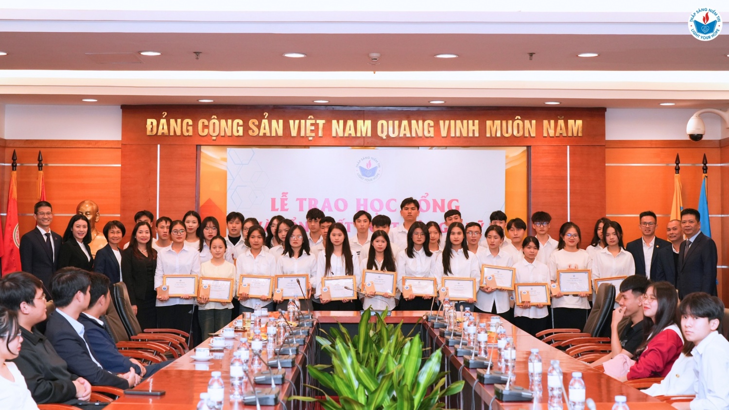 Quỹ Thắp Sáng Niềm Tin trao học bổng và tổng kết hoạt động năm 2024 tại các cộng đồng Quỹ Thắp Sáng Niềm Tin trao học bổng và tổng kết hoạt động năm 2024 tại các cộng đồng