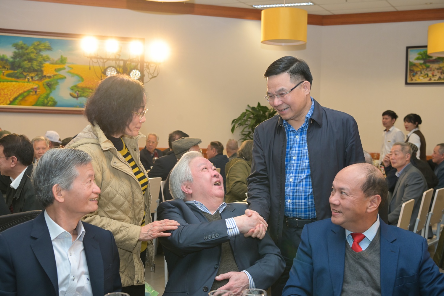 Đồng chí Lê Mạnh Hùng, Bí Thư Đảng ủy, Chủ tịch HĐTV Tập đoàn thăm hỏi, chúc sức khỏe các đồng chí nguyên lãnh đạo Tập đoàn qua các thời kỳ Đồng chí Lê Mạnh Hùng, Bí Thư Đảng ủy, Chủ tịch HĐTV Tập đoàn thăm hỏi, chúc sức khỏe các đồng chí nguyên lãnh đạo Tập đoàn qua các thời kỳ