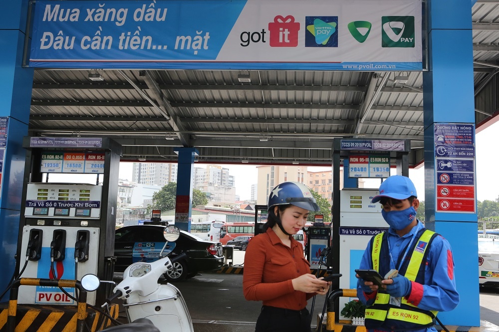 PVOIL tiên phong trong ứng dụng thanh toán mua xăng dầu không dùng tiền mặt PVOIL tiên phong trong ứng dụng thanh toán mua xăng dầu không dùng tiền mặt