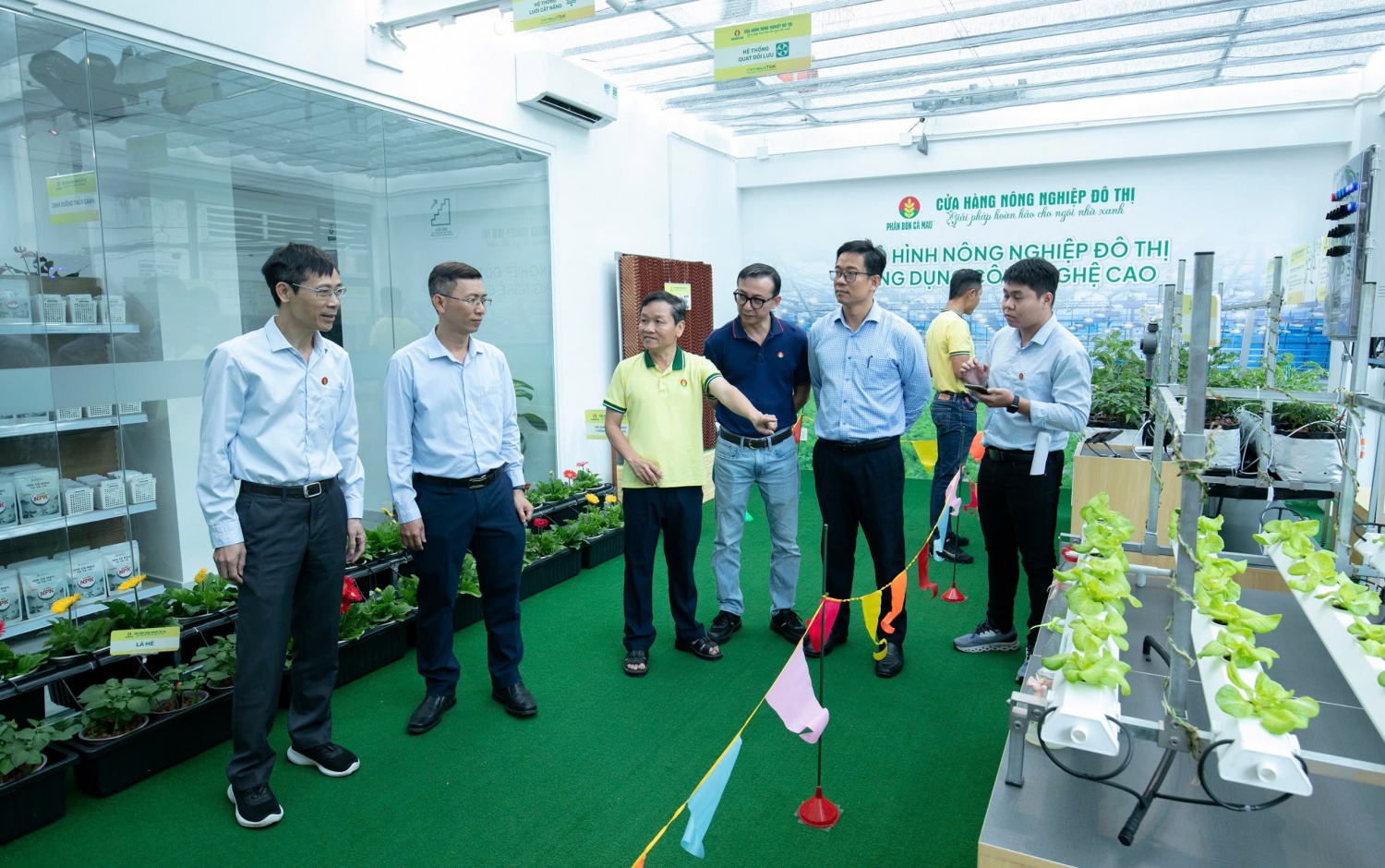 undefined Phân bón Cà Mau khai trương cửa hàng Nông nghiệp đô thị đầu tiên tại Tp Hồ Chí Minh
