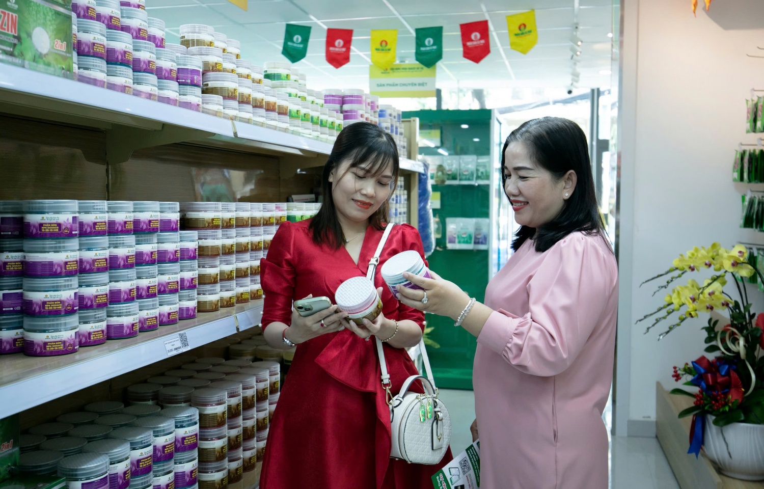 undefined Phân bón Cà Mau khai trương cửa hàng Nông nghiệp đô thị đầu tiên tại Tp Hồ Chí Minh