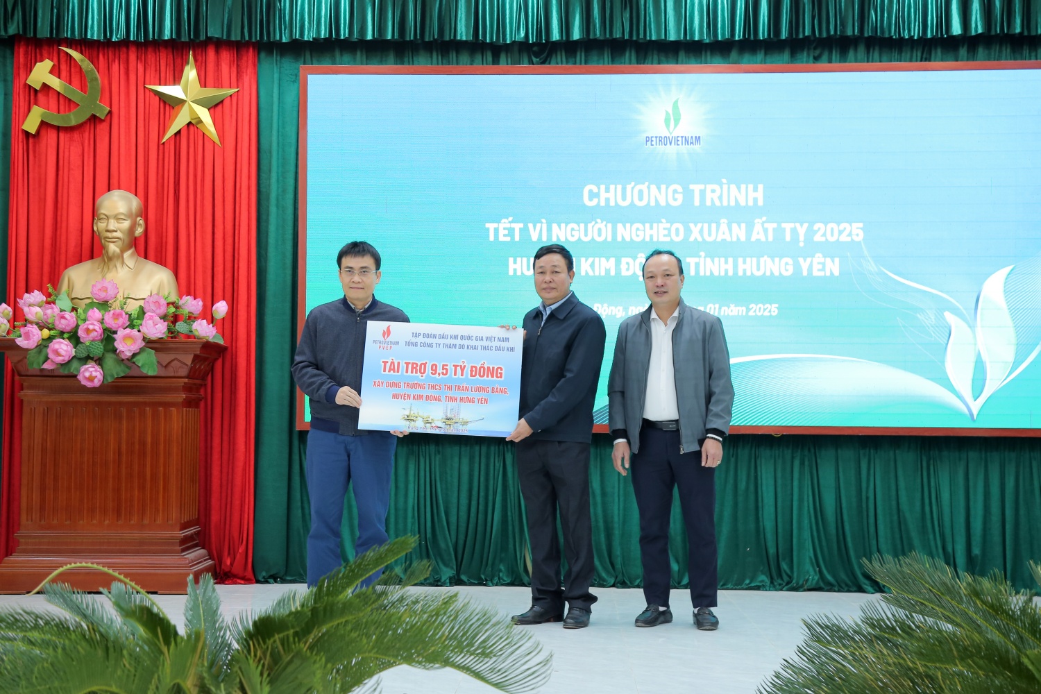 Petrovietnam chung tay hỗ trợ Tết vì người nghèo tại huyện Kim Động Petrovietnam chung tay hỗ trợ Tết vì người nghèo tại huyện Kim Động