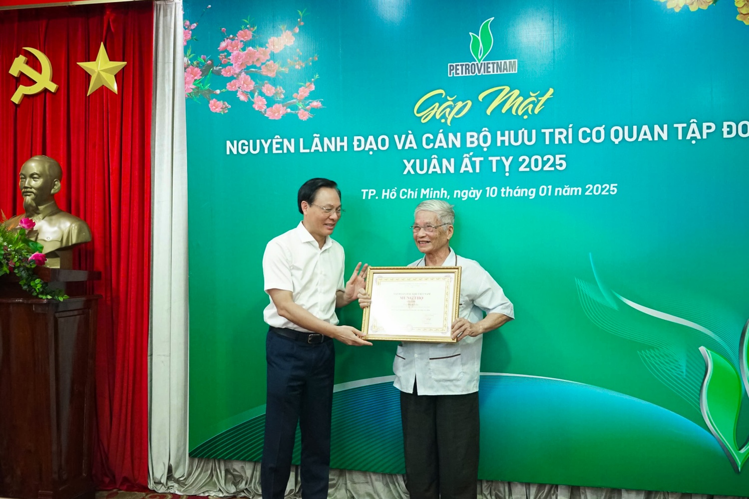 Petrovietnam gặp mặt, tri ân cán bộ hưu trí nhân dịp Xuân Ất Tỵ 2025 Petrovietnam gặp mặt, tri ân cán bộ hưu trí nhân dịp Xuân Ất Tỵ 2025