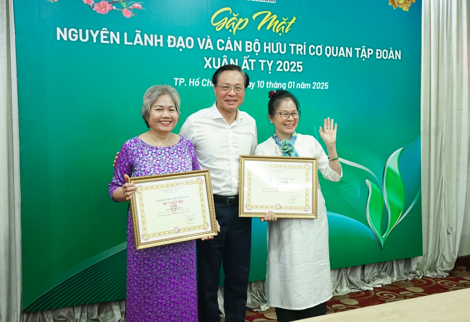 Petrovietnam gặp mặt, tri ân cán bộ hưu trí nhân dịp Xuân Ất Tỵ 2025 Petrovietnam gặp mặt, tri ân cán bộ hưu trí nhân dịp Xuân Ất Tỵ 2025