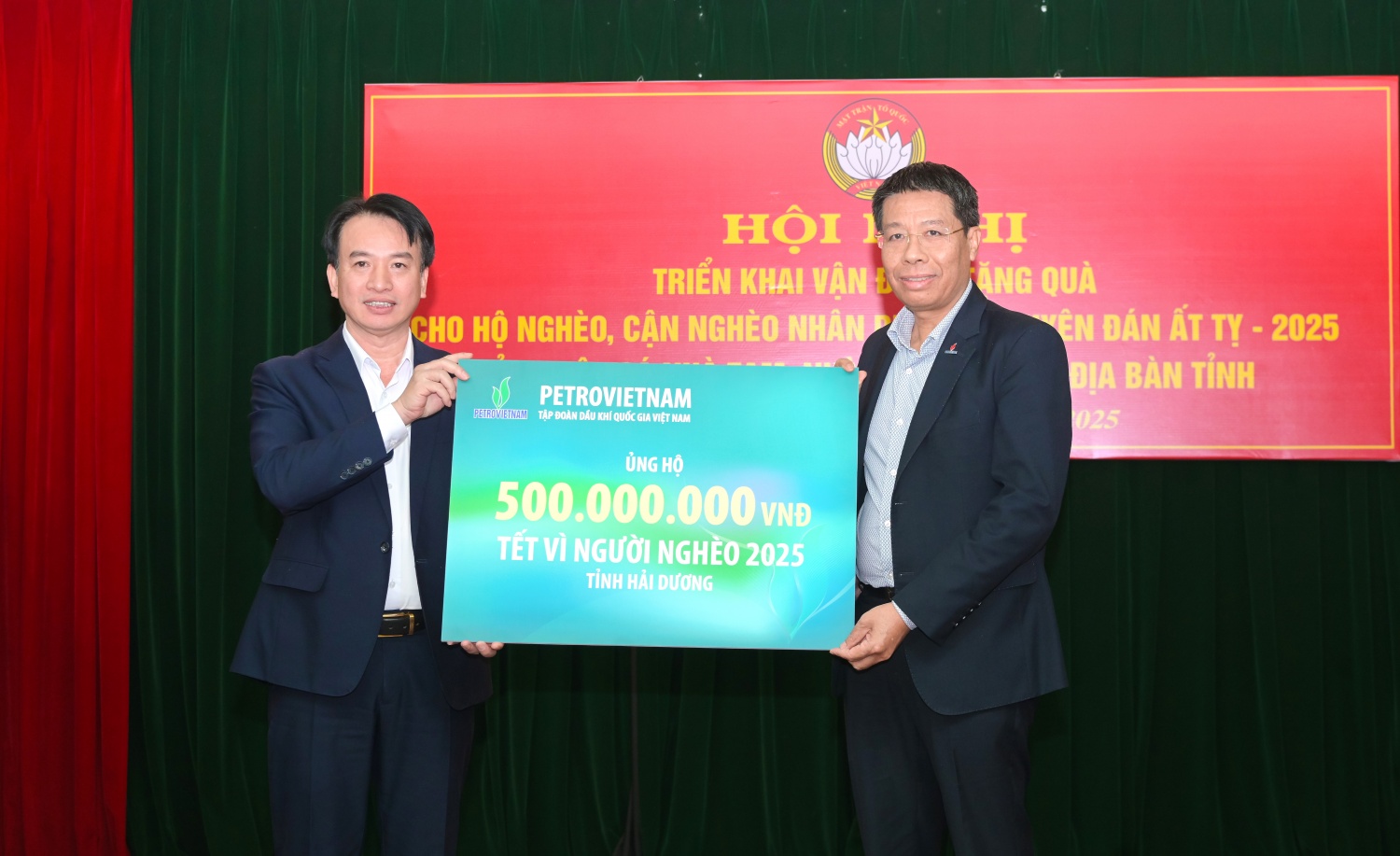Petrovietnam trao 500 triệu đồng hỗ trợ chương trình “Tết vì người nghèo” tỉnh Hải Dương Petrovietnam trao 500 triệu đồng hỗ trợ chương trình “Tết vì người nghèo” tỉnh Hải Dương