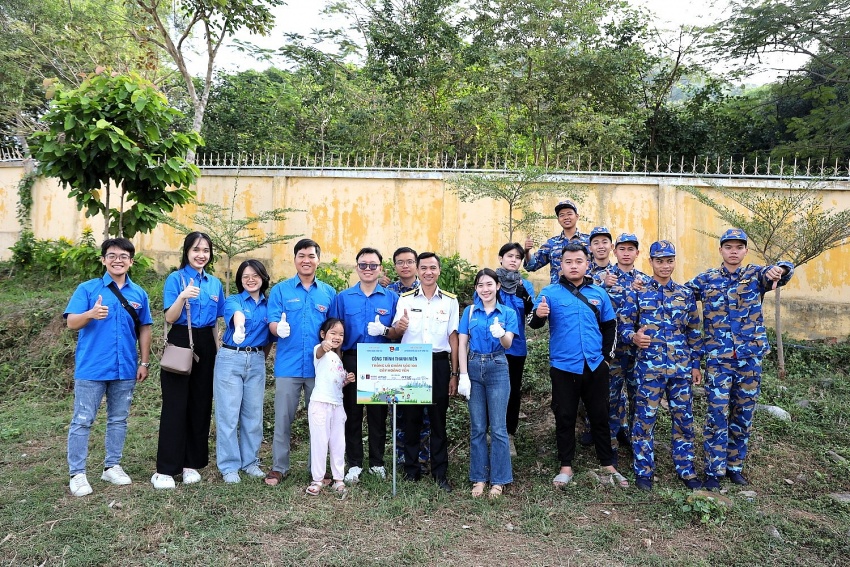 Đoàn Thanh niên PTSC ra quân hưởng ứng Tết trồng cây Đoàn Thanh niên PTSC ra quân hưởng ứng Tết trồng cây