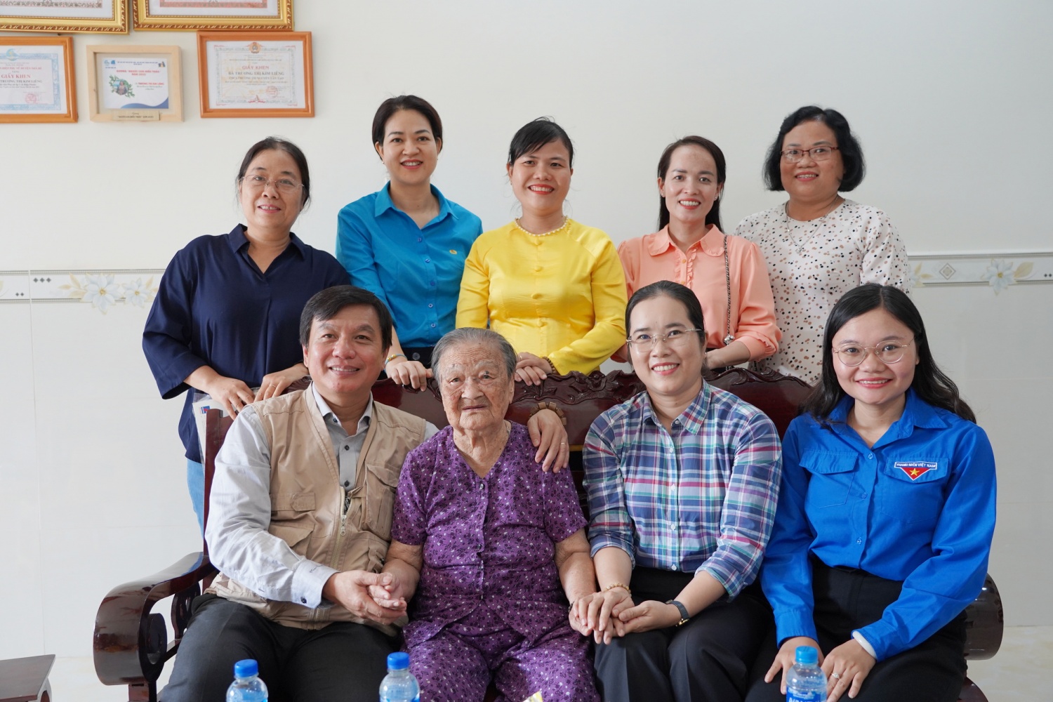 Thăm hỏi Mẹ Việt Nam anh hùng tại Nhà Bè, TP. HCM Thăm hỏi Mẹ Việt Nam anh hùng tại Nhà Bè, TP. HCM