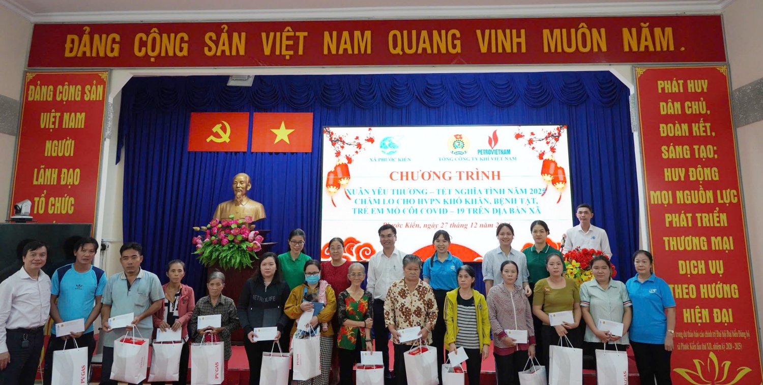 Tặng quà Tết cho các gia đình khó khăn huyện Nhà Bè Tặng quà Tết cho các gia đình khó khăn huyện Nhà Bè