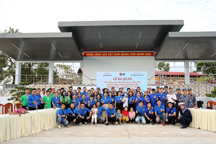 Đoàn Thanh niên PTSC ra quân hưởng ứng Tết trồng cây Đoàn Thanh niên PTSC ra quân hưởng ứng Tết trồng cây