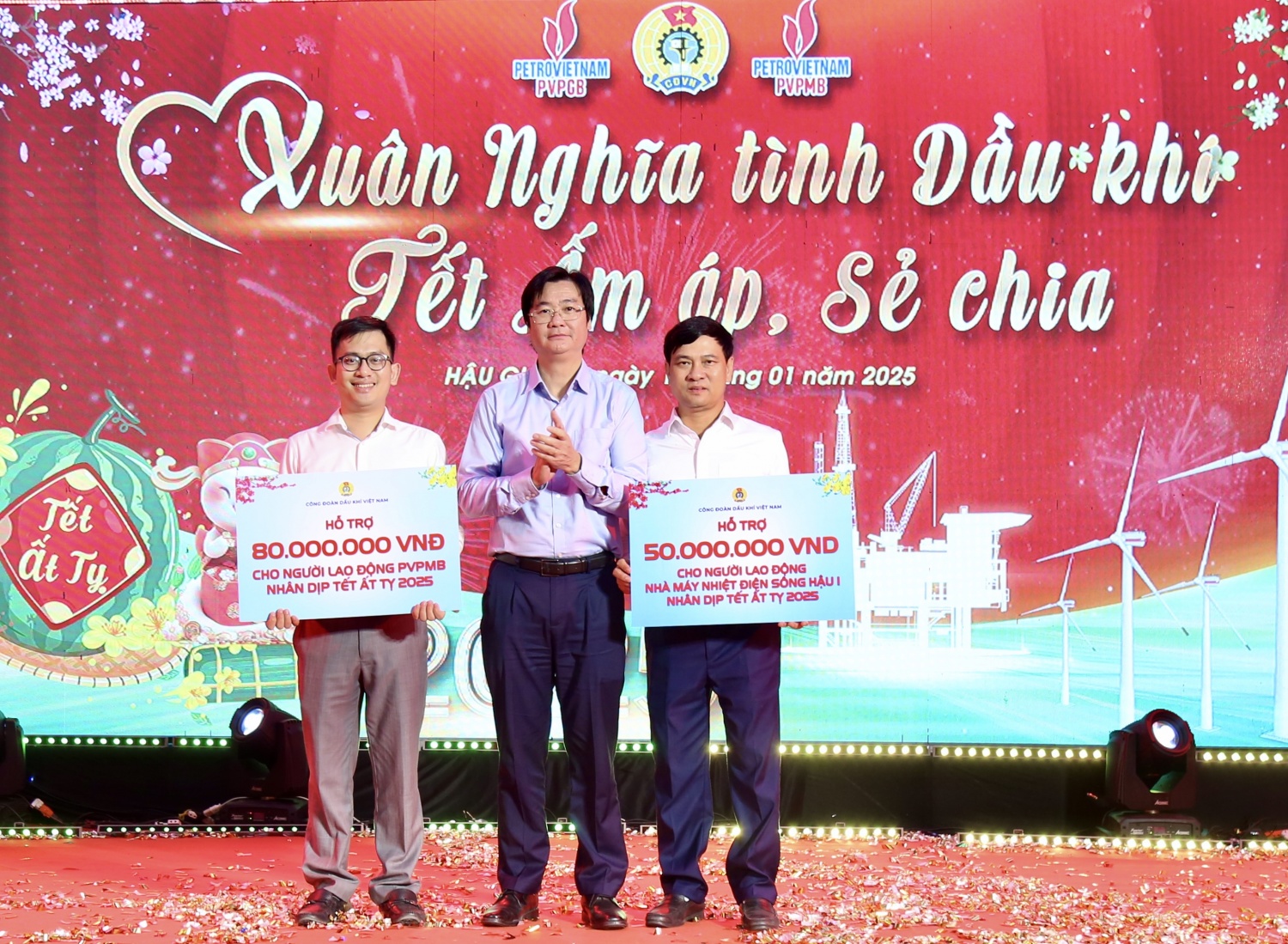Ấm áp, sẻ chia “Xuân nghĩa tình Dầu khí” tại NMNĐ Sông Hậu 1 Ấm áp, sẻ chia “Xuân nghĩa tình Dầu khí” tại NMNĐ Sông Hậu 1