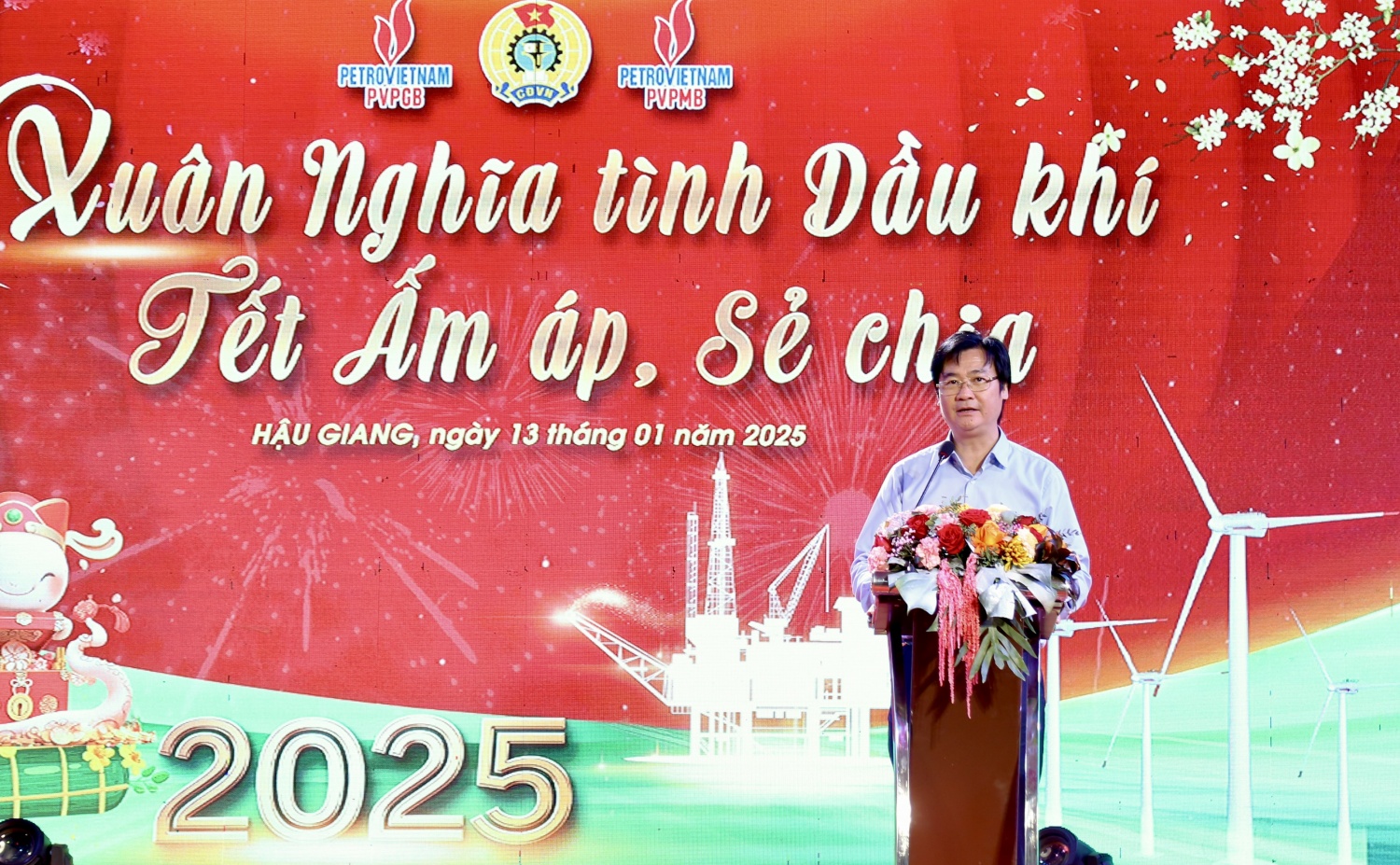 Ấm áp, sẻ chia “Xuân nghĩa tình Dầu khí” tại NMNĐ Sông Hậu 1 Ấm áp, sẻ chia “Xuân nghĩa tình Dầu khí” tại NMNĐ Sông Hậu 1
