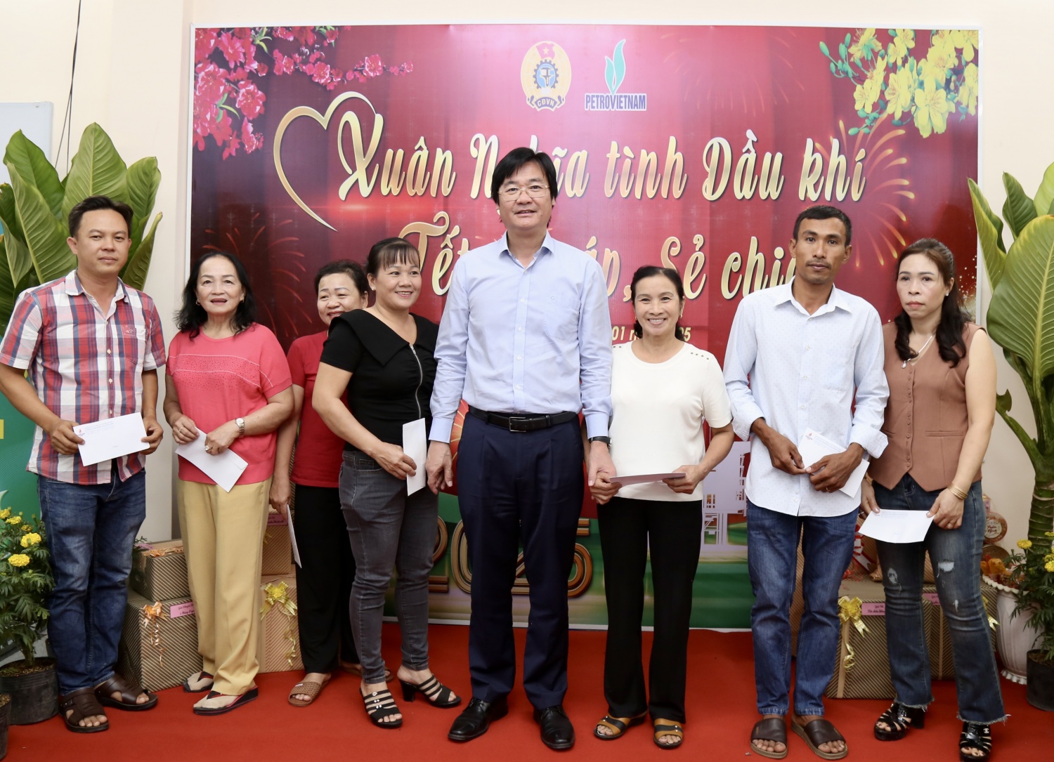 “Xuân nghĩa tình Dầu khí - Tết ấm áp, sẻ chia” tại Ban QLDA ĐLDK Long Phú 1 “Xuân nghĩa tình Dầu khí - Tết ấm áp, sẻ chia” tại Ban QLDA ĐLDK Long Phú 1