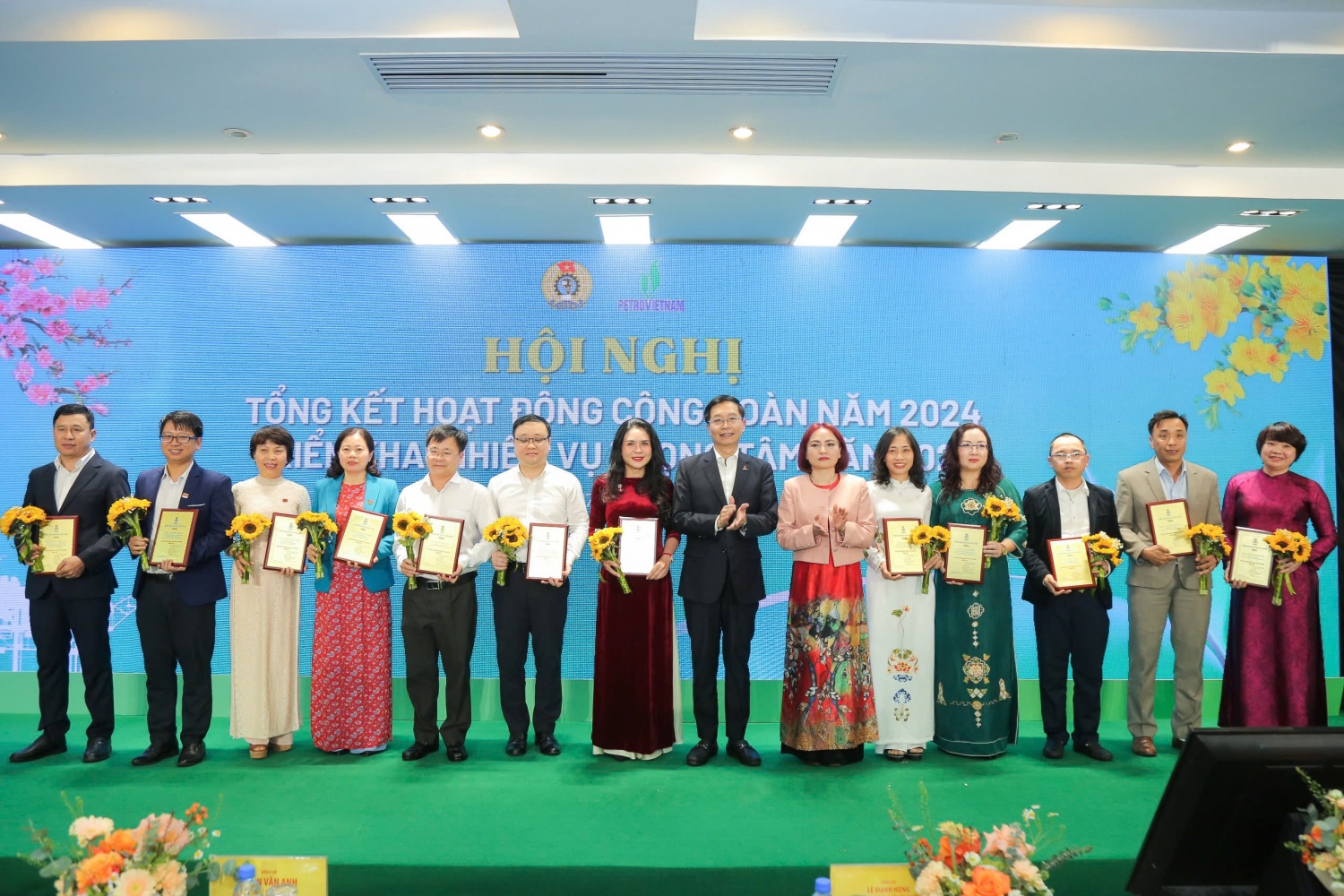 CĐ DKVN đóng góp tích cực vào thành tựu chung của Petrovietnam CĐ DKVN đóng góp tích cực vào thành tựu chung của Petrovietnam