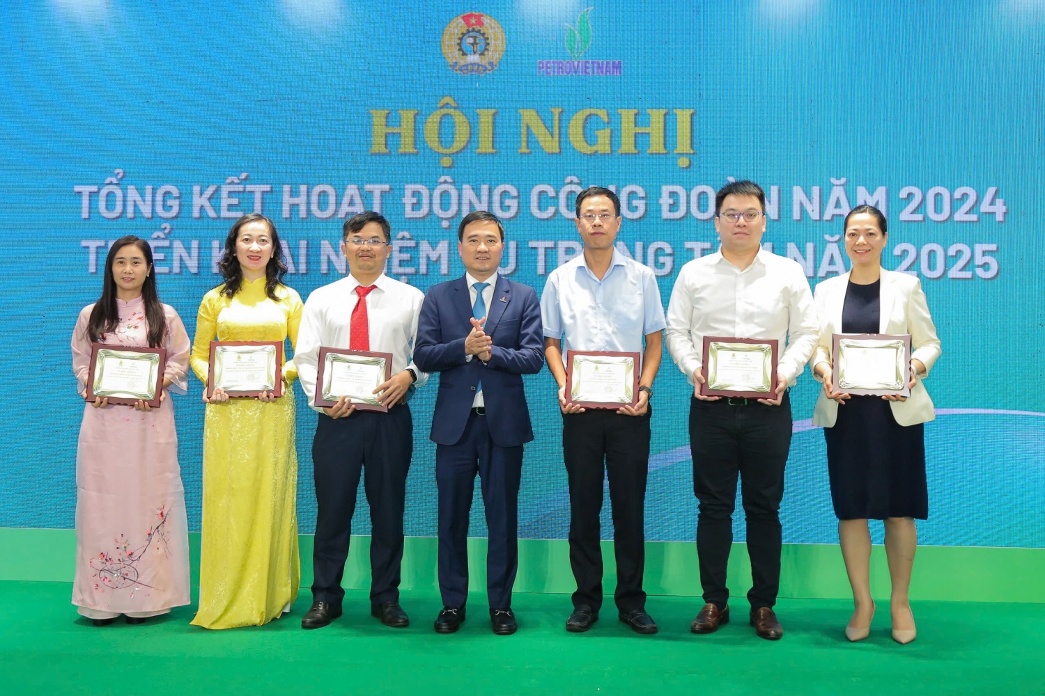 CĐ DKVN đóng góp tích cực vào thành tựu chung của Petrovietnam CĐ DKVN đóng góp tích cực vào thành tựu chung của Petrovietnam