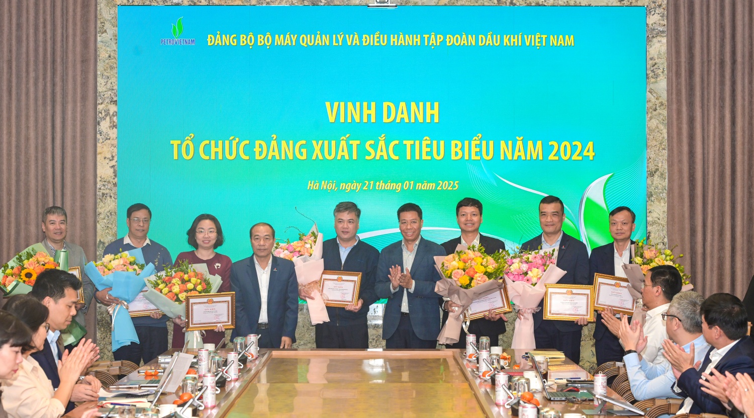 Đảng ủy Bộ máy quản lý và điều hành Tập đoàn hoàn thành xuất sắc công tác năm 2024 Đảng ủy Bộ máy quản lý và điều hành Tập đoàn hoàn thành xuất sắc công tác năm 2024