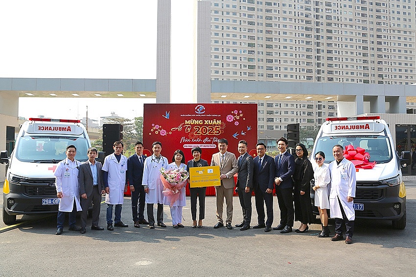 PVcomBank tài trợ 02 xe cứu thương và trang thiết bị y tế đi kèm cho Bệnh viện Nhi Hà Nội PVcomBank tài trợ 02 xe cứu thương và trang thiết bị y tế đi kèm cho Bệnh viện Nhi Hà Nội