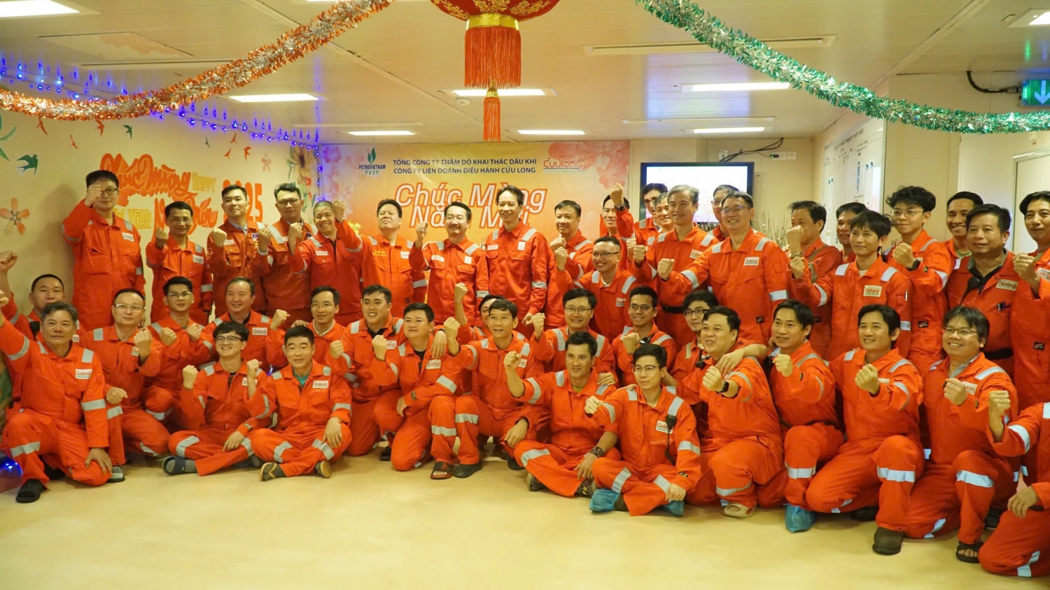 Lãnh đạo PVEP với cán bộ, kỹ sư, CNV trên giàn Sư Tử Vàng CPP