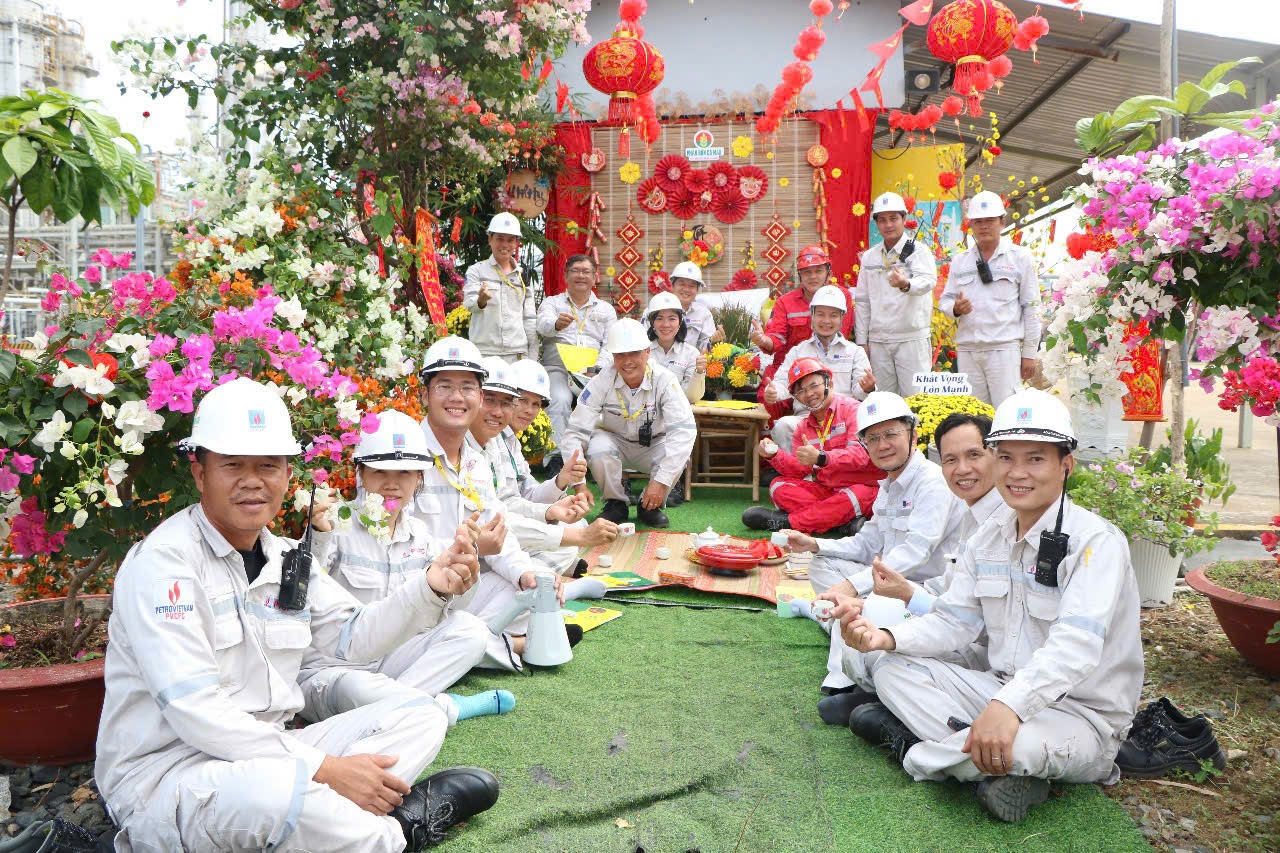 [CHÙM ẢNH] Tuổi trẻ dầu khí đón Xuân trên những công trình