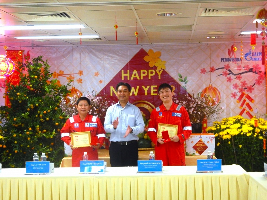 BIENDONG POC: Tết ấm áp trên cụm mỏ Hải Thạch - Mộc Tinh BIENDONG POC: Tết ấm áp trên cụm mỏ Hải Thạch - Mộc Tinh