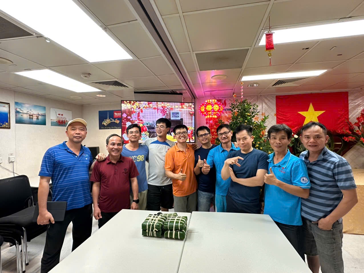 BIENDONG POC: Tết ấm áp trên cụm mỏ Hải Thạch - Mộc Tinh BIENDONG POC: Tết ấm áp trên cụm mỏ Hải Thạch - Mộc Tinh