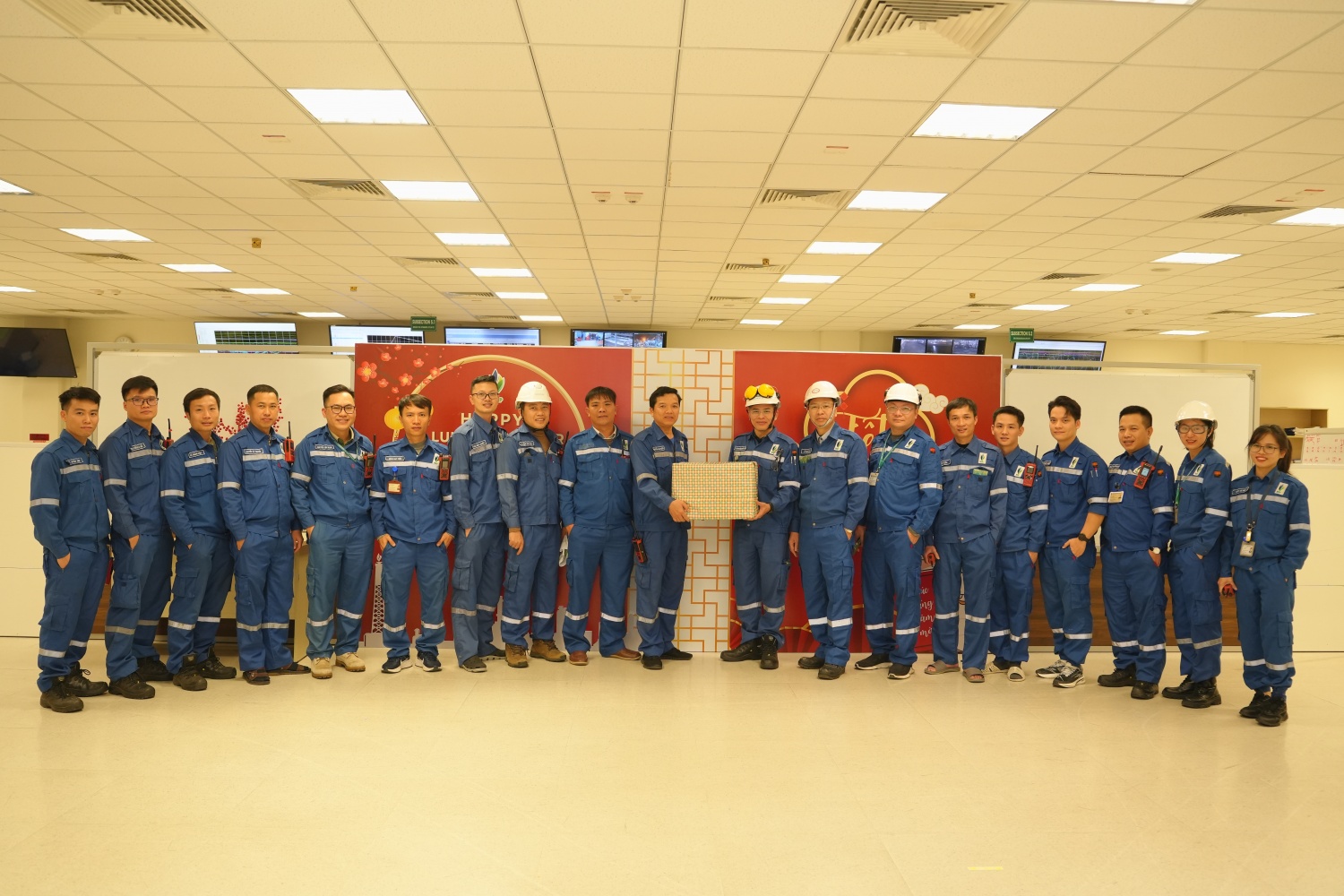 Lãnh đạo NSRP thăm hỏi, động viên, chúc Tết người lao động làm việc xuyên Tết Lãnh đạo NSRP thăm hỏi, động viên, chúc Tết người lao động làm việc xuyên Tết
