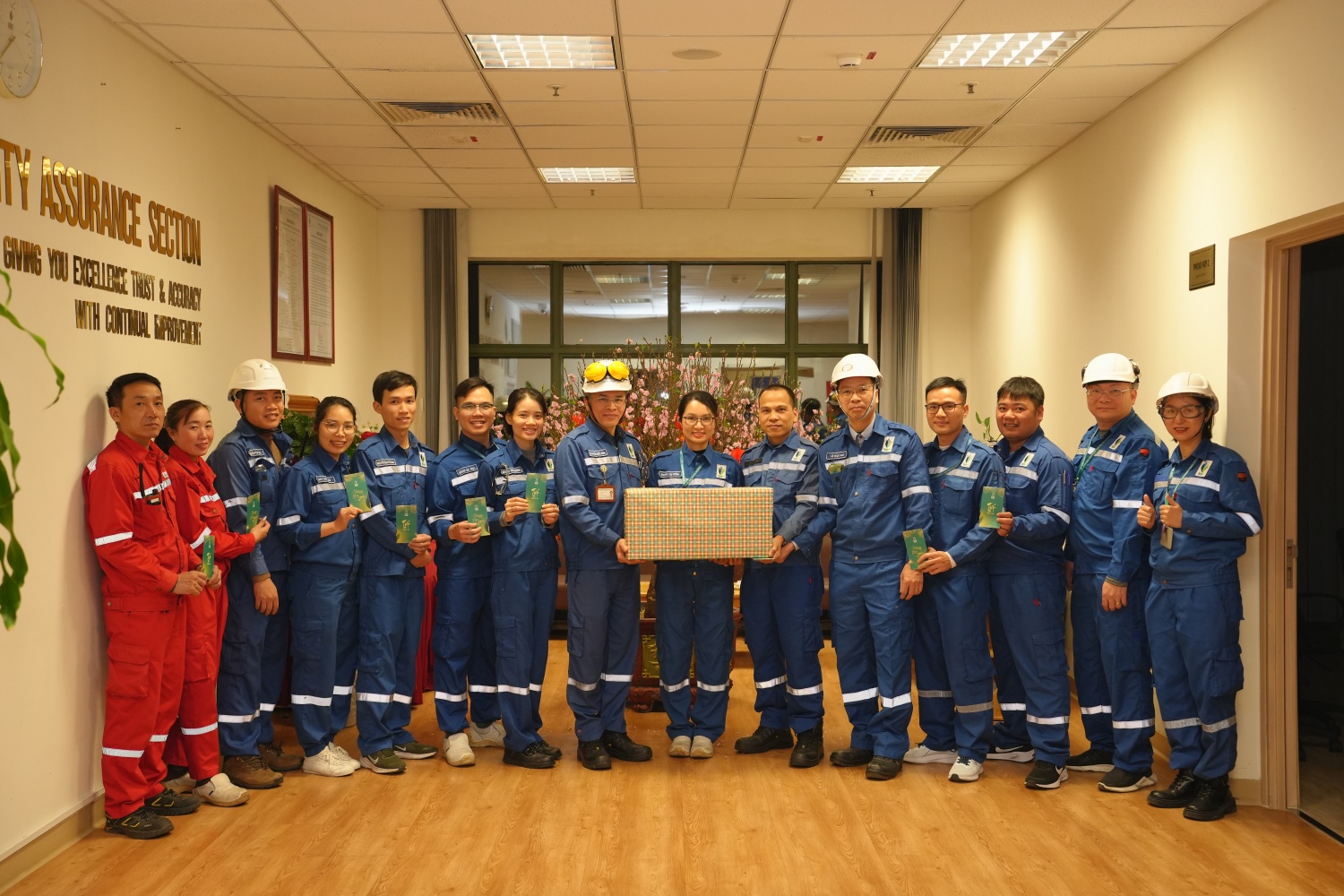 Lãnh đạo NSRP thăm hỏi, động viên, chúc Tết người lao động làm việc xuyên Tết Lãnh đạo NSRP thăm hỏi, động viên, chúc Tết người lao động làm việc xuyên Tết