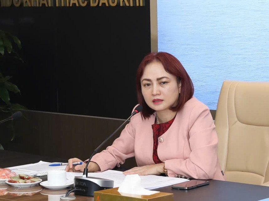 Chủ tịch CĐ DKVN Nghiêm Thùy Lan ghi nhận và biểu dương các hoạt động của Công đoàn PVEP trong năm 2024 và những tháng đầu năm 2025; đồng thời, yêu cầu Công đoàn PVEP cần khẩn trương xây dựng phương án tái sắp xếp bộ máy phù hợp mô hình tổ chức, thực hiện công tác quy hoạch, kiện toàn các vị trí chức danh còn khuyết.